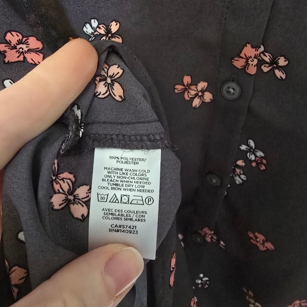3/$15 Loft Floral Button Down Blouse Size Small - Picture 3 of 6